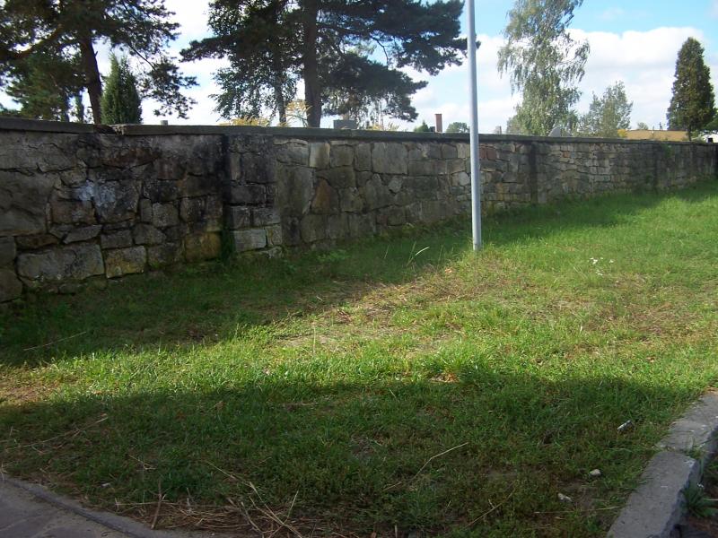 Mur cmentarny