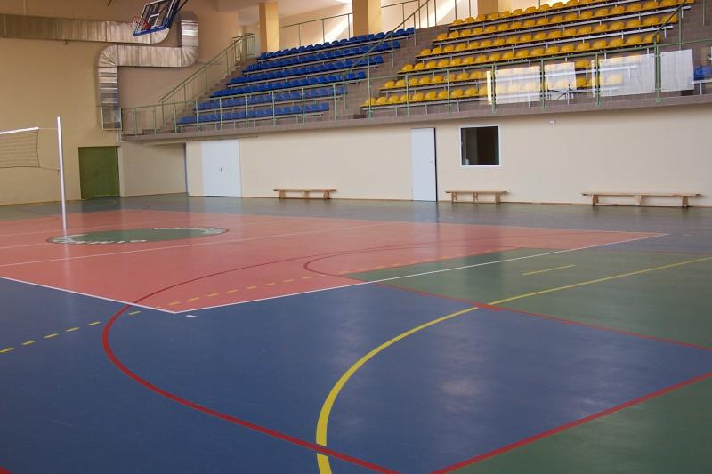 Trybuny w hali sportowej w Gimnazjum