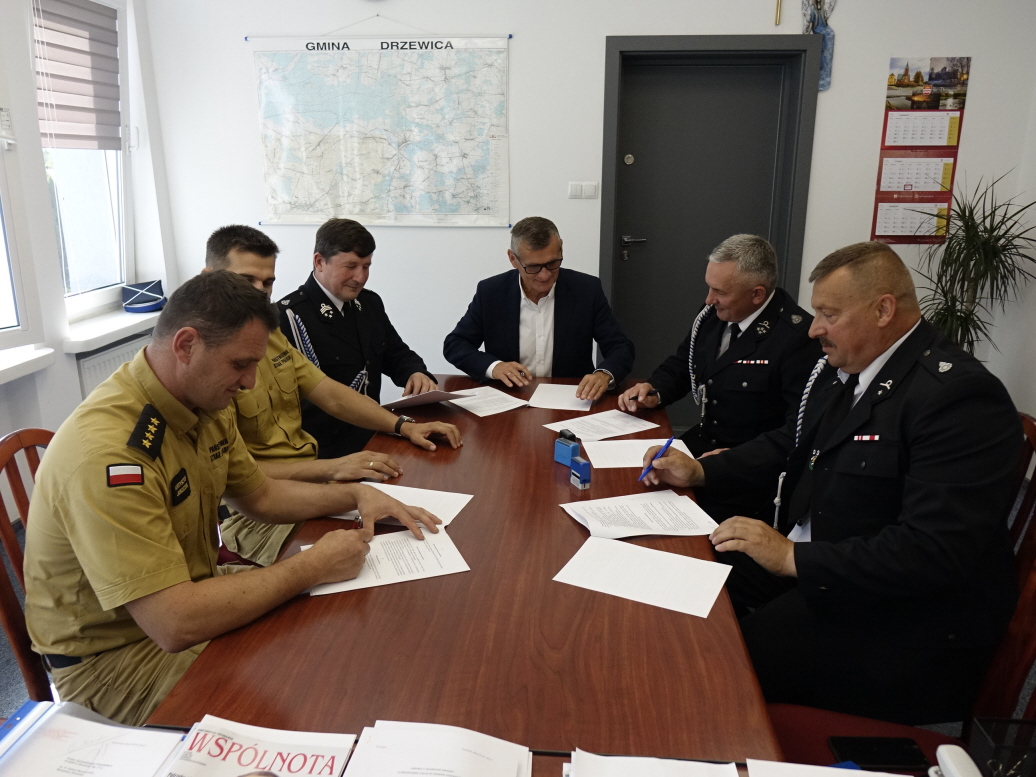 Trójstronne porozumienie w sprawie włączenia OSP w Radzicach Dużych do Krajowego Systemu Ratowniczo-Gaśniczego