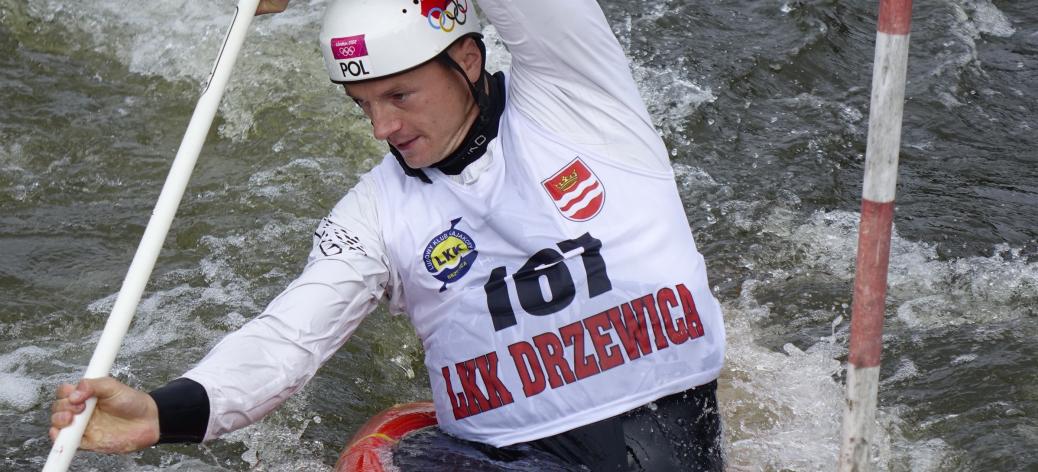 Na torze w kajaku Piotr Szczepański (C-1m)