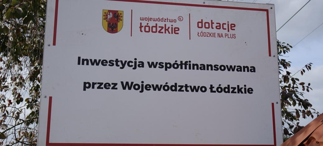 Tablica informacyjna o współfinansowaniu inwestycji przez Województwo Łódzkie