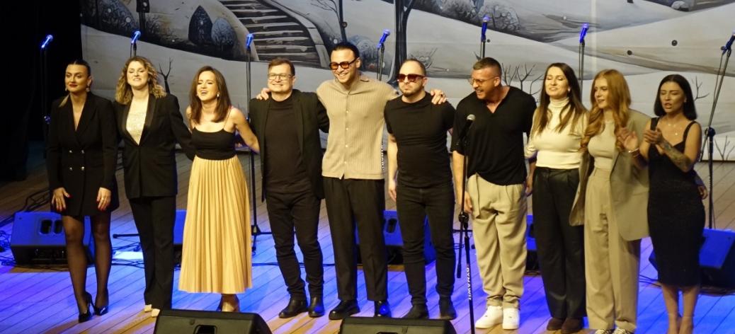Na scenie zespół Sound’n’Grace w 10-osobowym składzie