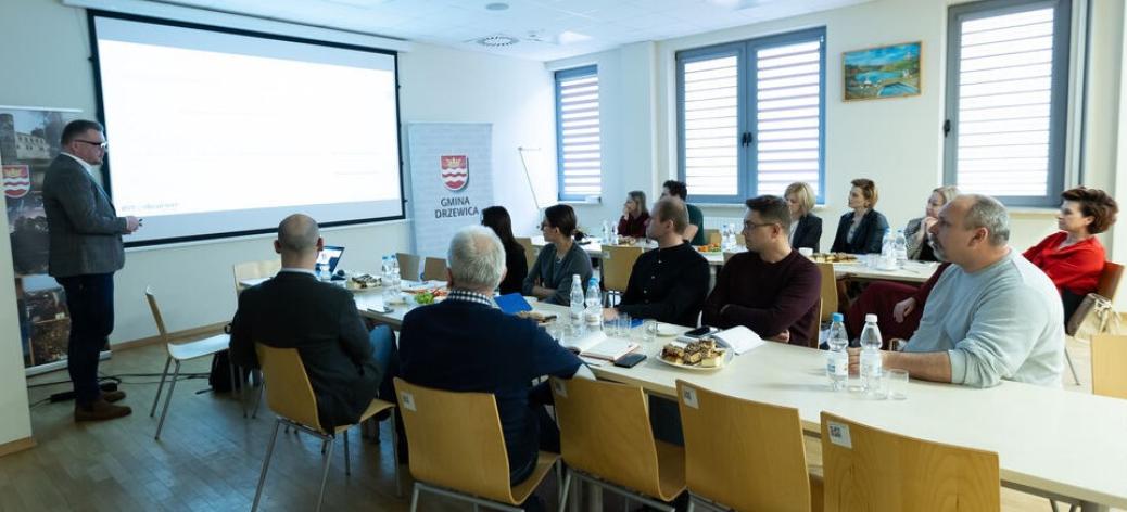 Drzewickie spotkanie w ramach projektu pn. „Zielona energia dla regionu opoczyńskiego”.