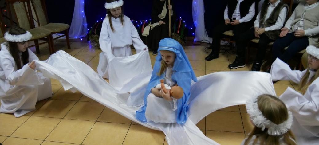 Jasełka w wykonaniu uczniów SP w Radzicach