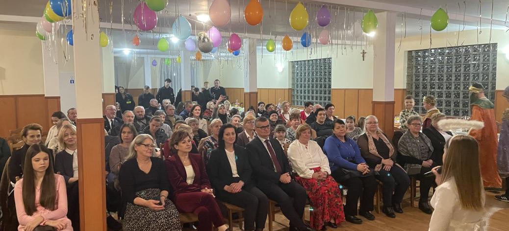 Uczestnicy spotkania w świetlicy wiejskiej w Żardkach