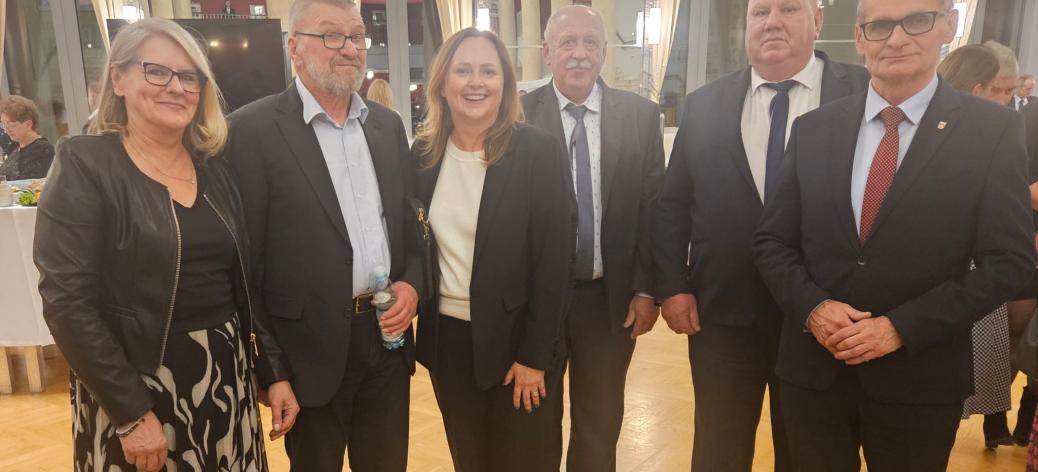 Wspólne zdjęcie, od lewej: Zofia Wołonkiewicz – Sołtys Żardek, Stefan Pabijanek – Sołtys Trzebiny, Joanna Skrzydlewska – Marszałek Województwa Łódzkiego, Mieczysław Dziurzyński – Sołtys Zakościela, Bogdan Szczepański – Sołtys Radzic Dużych oraz Janusz Reszelewski - Burmistrz Drzewicy