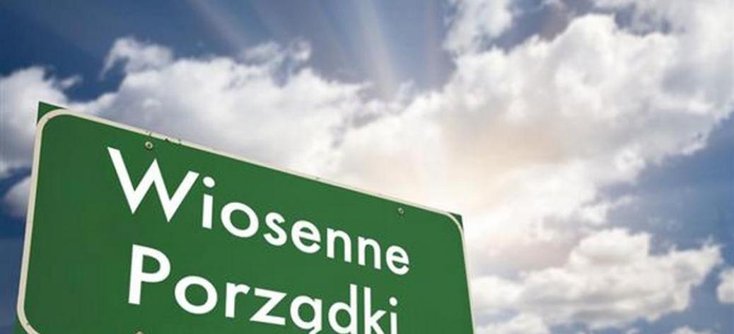Napis na zielonym tle wiosenne porządki