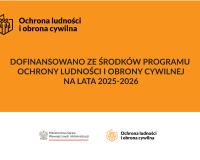 Baner informacyjny Programu Ochrony Ludności o Obrony Cywilnej. Podzielony poziomo na dwie sekcje. W górnej części na pomarańczowym tle napis „Dofinansowano ze środków Programu Ochrony Ludności i Obrony Cywilnej na lata 2025 – 2026”. Na dole na białym tle logotypy programu i Ministerstwa Spraw Wewnętrznych i Administracji