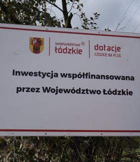 Tablica informacyjna o współfinansowaniu inwestycji przez Województwo Łódzkie