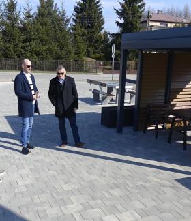 Uczestnicy odbioru inwestycji na terenie MOR-u w Drzewicy