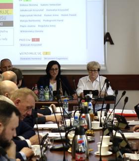 Obrady w sali konferencyjnej Urzędu Miejskiego w Drzewicy