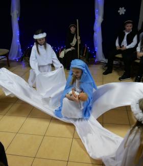 Jasełka w wykonaniu uczniów SP w Radzicach