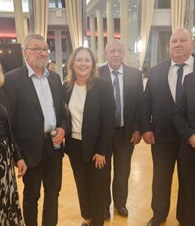Wspólne zdjęcie, od lewej: Zofia Wołonkiewicz – Sołtys Żardek, Stefan Pabijanek – Sołtys Trzebiny, Joanna Skrzydlewska – Marszałek Województwa Łódzkiego, Mieczysław Dziurzyński – Sołtys Zakościela, Bogdan Szczepański – Sołtys Radzic Dużych oraz Janusz Reszelewski - Burmistrz Drzewicy