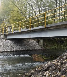 Wyremontowany most na Drzewiczce w Giełzowie