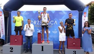 Dekoracja najlepszych biegaczy „Drzewica Summer Run 2024” w klasyfikacji generalnej