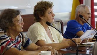 Prezydium Miejskiej Rady Seniorów w Drzewicy. Od lewej: Wiceprzewodnicząca Maria Pabjanek, Przewodnicząca Barbara Oliwa, Wiceprzewodniczący Bogdan Piekarski
