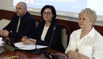 Prezydium Rady Miejskiej w Drzewicy. Od lewej: Wiceprzewodniczący Paweł Małek, Przewodnicząca Dorota Wiktorowicz, Wiceprzewodnicząca Joanna Popis