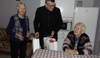 – Burmistrz Drzewicy Janusz Reszelewski z wizytą u Pań Stanisławy Sagalary i Zofii Pecyny z Giełzowa
