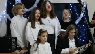 Świąteczny występ dzieci i młodzieży z Dąbrówki