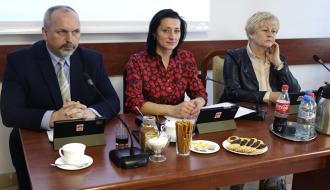 Prezydium Rady Miejskiej w Drzewicy. Od lewej: Wiceprzewodniczący Paweł Małek, Przewodnicząca Dorota Wiktorowicz, Wiceprzewodnicząca Joanna Popis