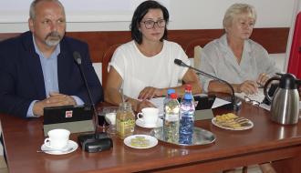 Prezydium Rady Miejskiej w Drzewicy. Od lewej: Wiceprzewodniczący Paweł Małek, Przewodnicząca Dorota Wiktorowicz, Wiceprzewodnicząca Joanna Popis