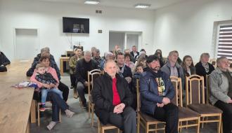 Mieszkańcy uczestniczący w wyborach sołeckich sołectwa Augustów