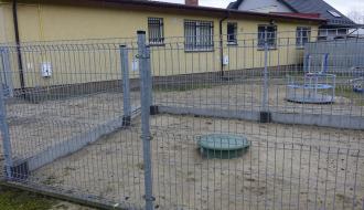 Ogrodzony teren podziemnego zbiornika na gaz