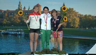 Natalia Pacierpnik na podium pierwsza z lewej ze srebrnym medalem