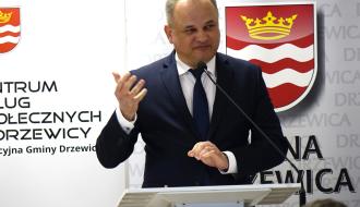 Do mikrofonu przemawia Członek Zarządu Województwa Łódzkiego Artur Ostrowski