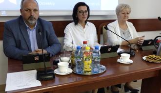 Prezydium Rady Miejskiej w Drzewicy. Od lewej: Wiceprzewodniczący Paweł Małek, Przewodnicząca Dorota Wiktorowicz, Wiceprzewodnicząca Joanna Popis