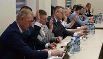 Radni Rady Miejskiej w Drzewic głosują za podjęciem uchwały ws. nadania prof. Jadwidze Dwilewicz-Trojaczek Honorowego Obywatelstwa Gminy i Miasta Drzewica.