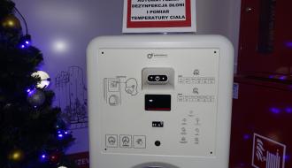 Bezdotykowa stacja dezynfekująca z pomiarem temperatury w budynku Urzędu Miejskiego w Drzewicy