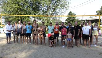 Wspólna fotografia czołowych drużyn i organizatorów turnieju