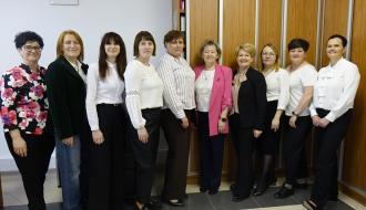 Wspólne zdjęcie kadry CUS i byłej Kierownik MGOPS w Drzewicy Janiny Iwony Rosłaniec - łącznie dziesięciu pań