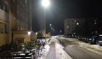 Nowe oświetlenie na osiedlu Bolesława Chrobrego w Drzewicy (widok nocny)