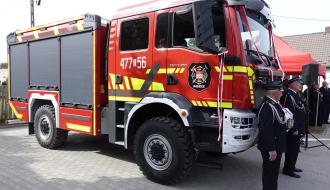 Nowy samochód pożarniczy przekazany jednostce OSP w Radzicach Dużych