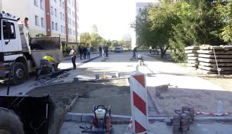 Prace przy rozbudowie parkingu na osiedlu Bolesława Chrobrego w Drzewicy