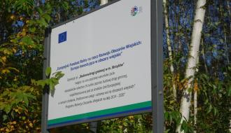 tablica z informacją o współfinansowaniu drogi ze środków Unii Europejskiej