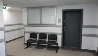 poczekalnia wewnątrz budynku