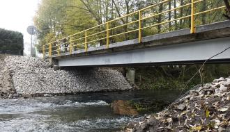 Wyremontowany most na Drzewiczce w Giełzowie.