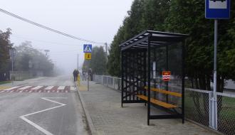 Nowy peron autobusowy przy szkole w Domasznie