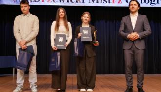 „Drzewiccy Mistrzowie Ortografii” w kategorii klas VIII z Sekretarzem Miasta Andrzejem Krzyżanowskim