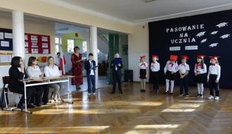 Program artystyczny w wykonaniu pierwszaków z Domaszna.