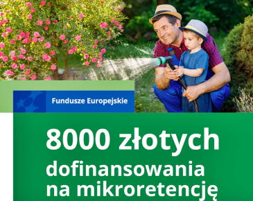 Na zdjęciu widać dorosłego mężczyznę i małe dziecko podlewających ogród w słoneczny dzień. Na grafice znajduje się informacja o możliwości uzyskania 8 000 zł dofinansowania na mikroretencję z programu Fundusze Europejskie, wraz z logotypami instytucji finansujących.