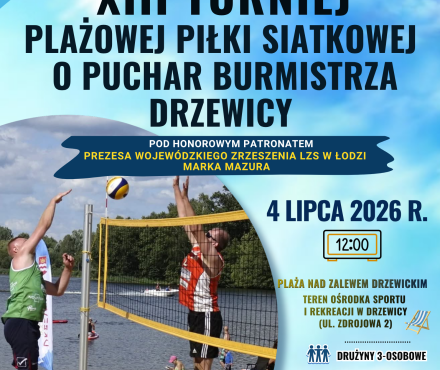 Plakat informujący o XIII Turnieju Plażowej Piłki Siatkowej o Puchar Burmistrza Drzewicy. W górnej części grafiki logotypy organizatorów i partnerów oraz duży, ciemny napis z nazwą wydarzenia. W centrum zdjęcie zawodników przy siatce podczas meczu siatkówki plażowej nad jeziorem. Poniżej na jasnym tle czerwona data: 4 lipca 2026 r.