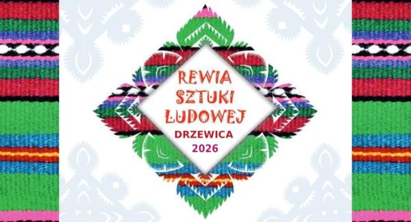 Logo imprezy pn. Rewia Sztuki Ludowej „Drzewica 2026” umieszczone na tle białego wzoru i tradycyjnego, barwnego haftu. 
